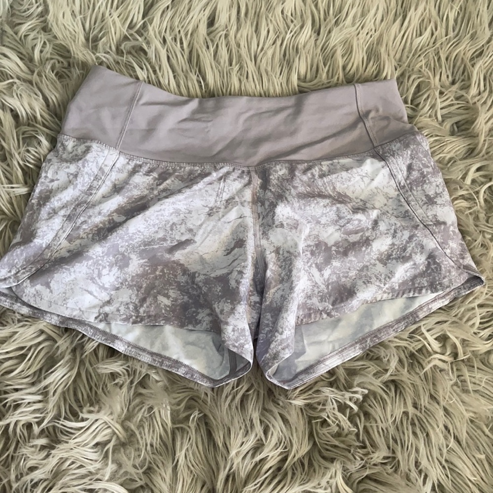 lululemon size 4 shorts in perfect condition